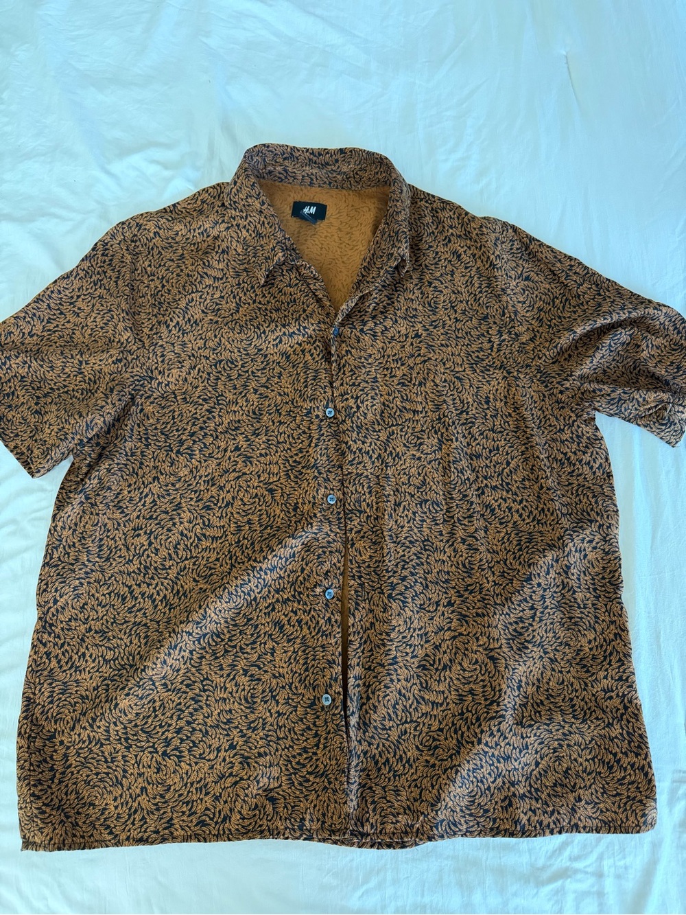 H&M button down graphic - Picture 1 of 2